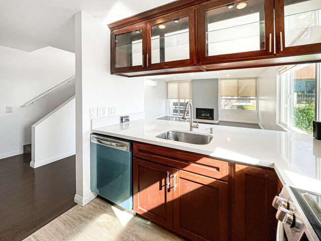 Photo - 960 N San Vicente Blvd