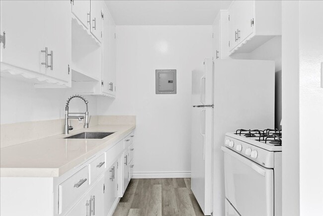 Photo - 2464 Penmar Ave Unit 08