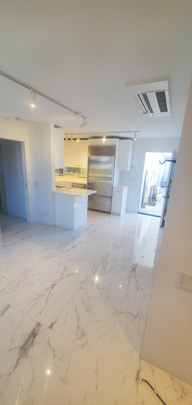 Photo - 705 E Balboa Blvd Unit A