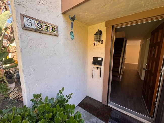 Building Photo - Spacious 4-Bedroom 2.5-Bathroom Townhome i...