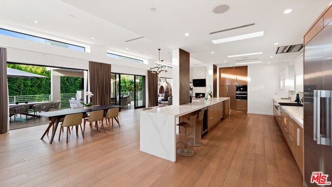 Photo - 1085 Carolyn Way