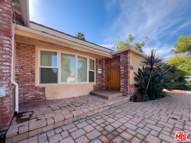 Photo - 15424 Camarillo St