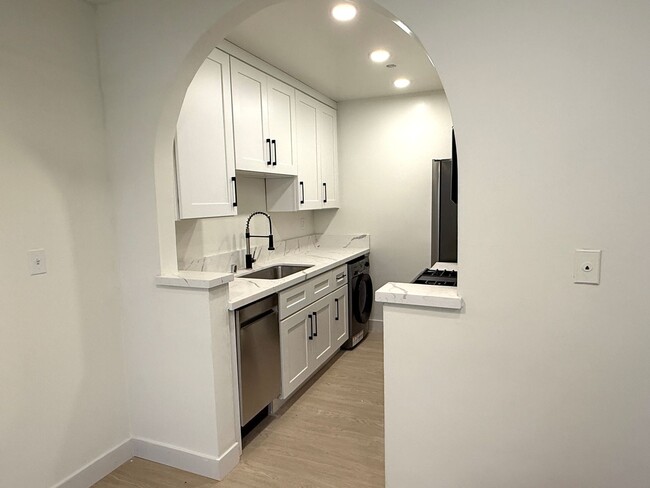 Photo - 3317 Keystone Av Unit 3