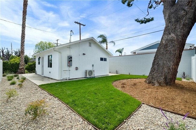 Photo - 18924 Sylvan St