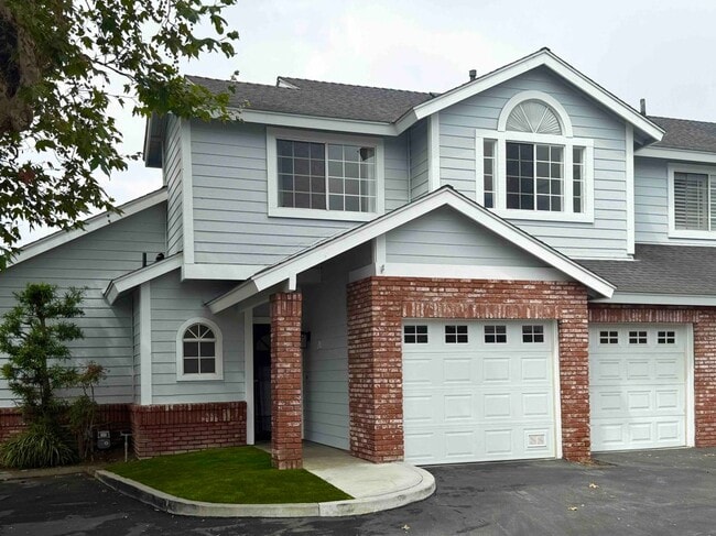 Photo - 2057 Tustin Ave