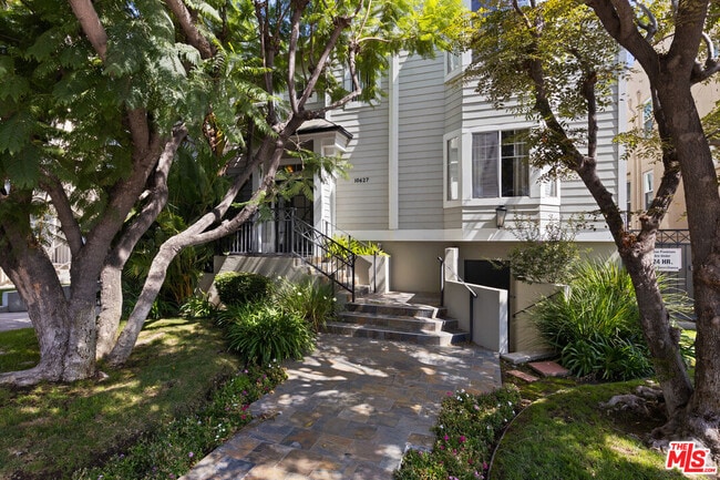 Photo - 10627 Moorpark St Unit 8