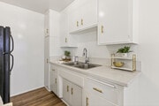 Kitchen with ample storage - Monroe Manor