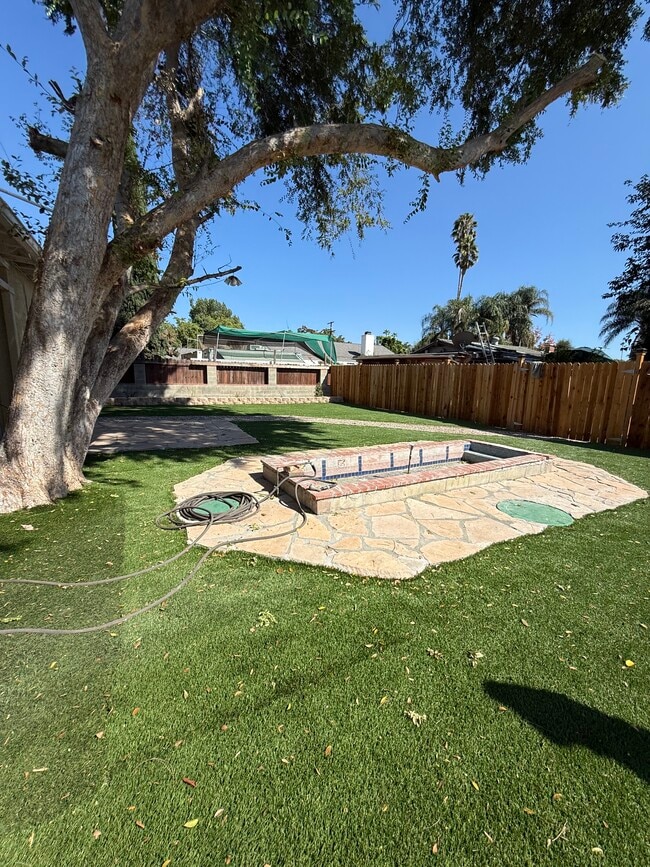 Photo - 19148 Saticoy St