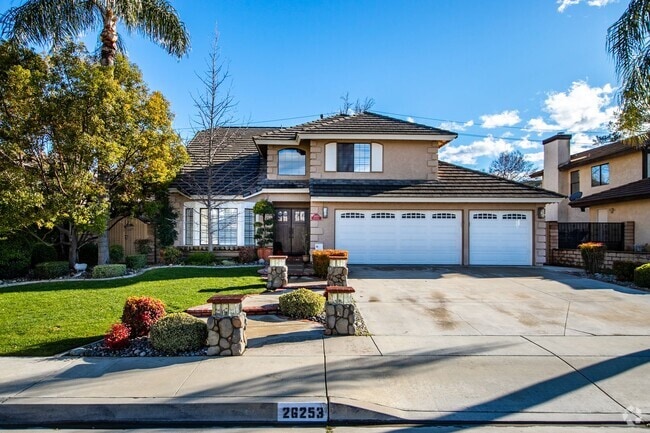 Building Photo - Beautiful 4 Bedroom Home on Cul-de-sac