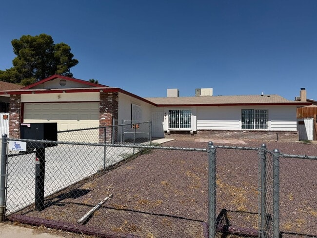 Photo - 4 Bedroom 2 Bathroom House with 2 Car Garage Located in Fashion Square Near Schools and Shopping