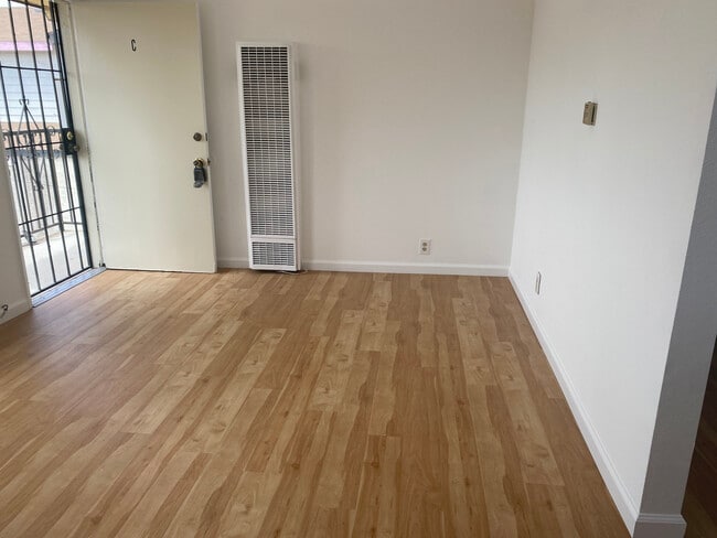 living room - 2225 E 14th St Unit B