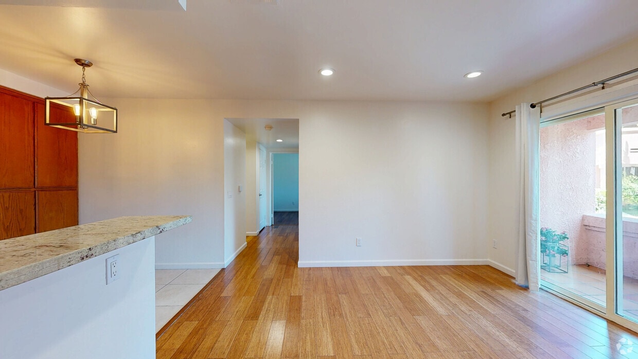 3D Tour - 4810 S La Brea Ave # DON