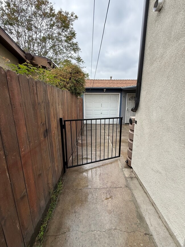 Photo - 2755 Knox Ave