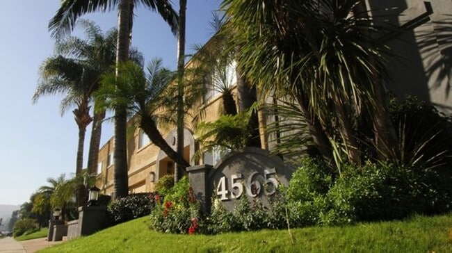 Building Photo - 4565 Hazeltine Ave