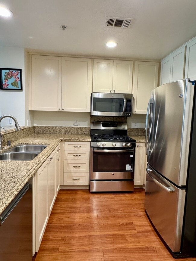 Photo - Enjoy the Best of Pasadena from This Beautifully Maintained Condo