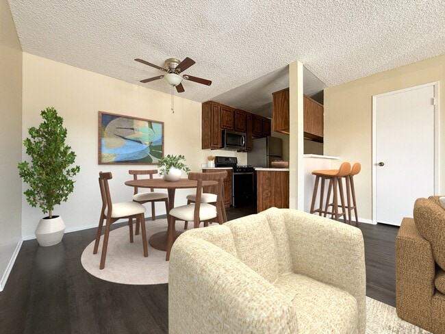Photo - Villa Tarzana Apartments