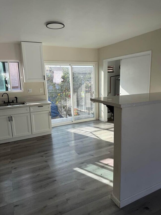 Photo - 2122 E 11th St