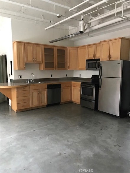 Building Photo - 312 W 5th St Unit M6