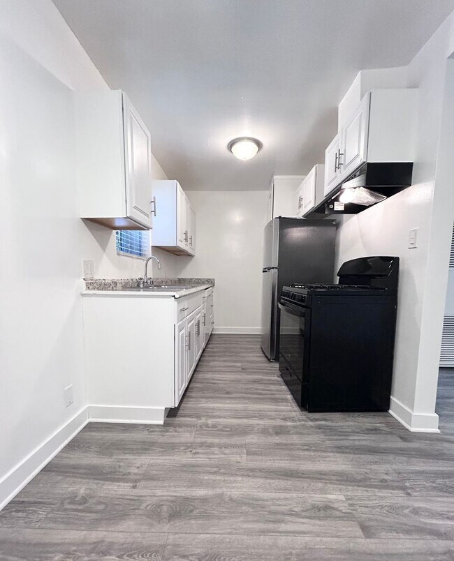 Photo - 1220 S Manhattan Pl Unit 6