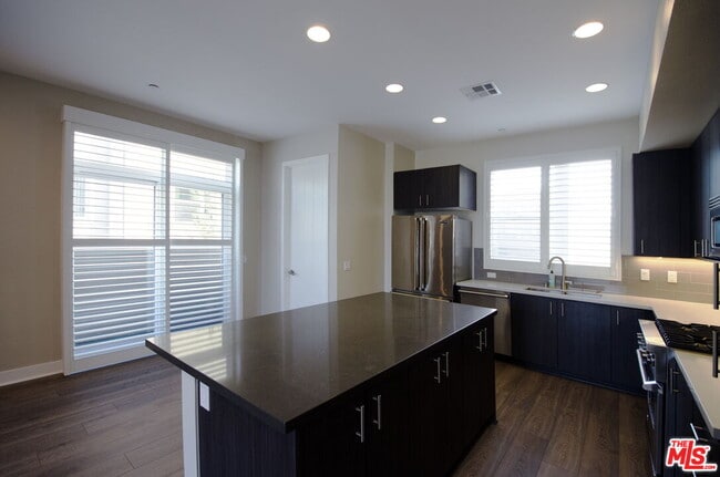 Photo - 2753 Waverly Dr Unit 806