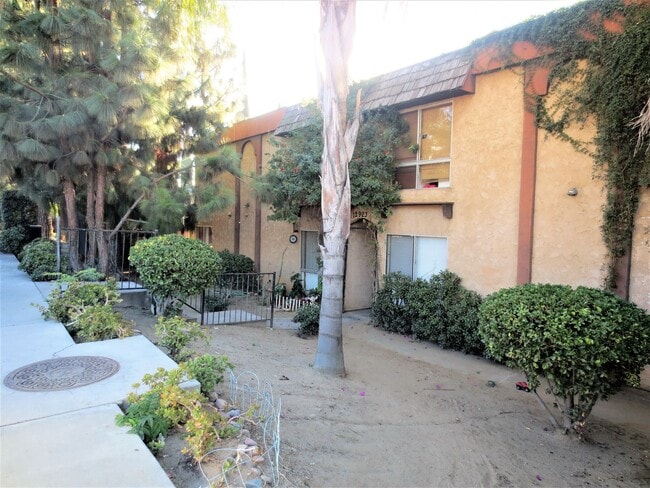 Building Photo - Private complex offering upstairs condo for rent
