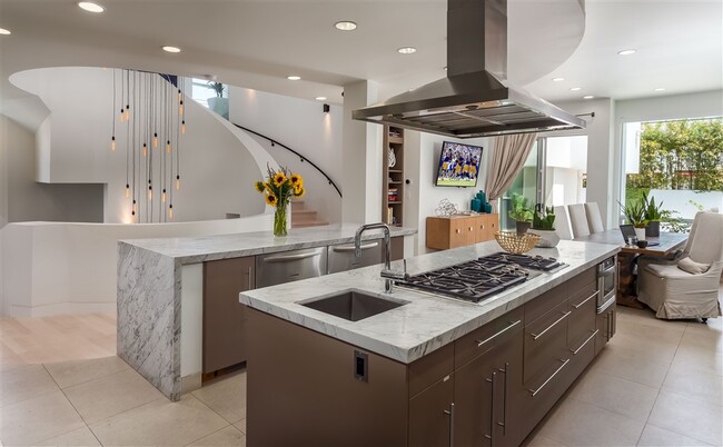 Photo - 808 N La Jolla Ave