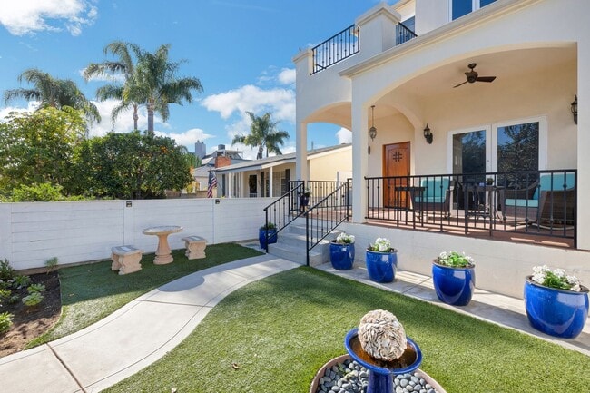 Building Photo - 3-bedroom 3.5 Coronado Village home near schools