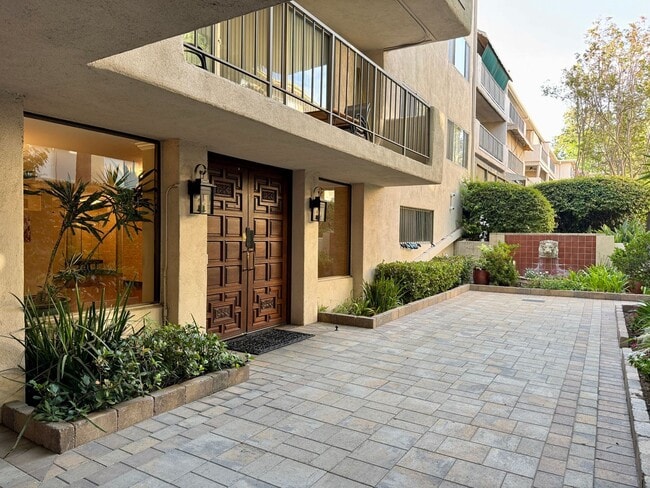 Large 2 bed 2 bath - Large 2 bed 2 bath Condo