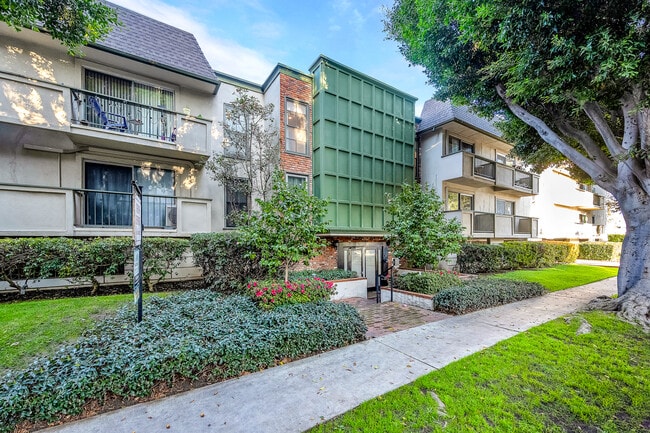 Photo - 3640 Cardiff Ave Condo Unit 119