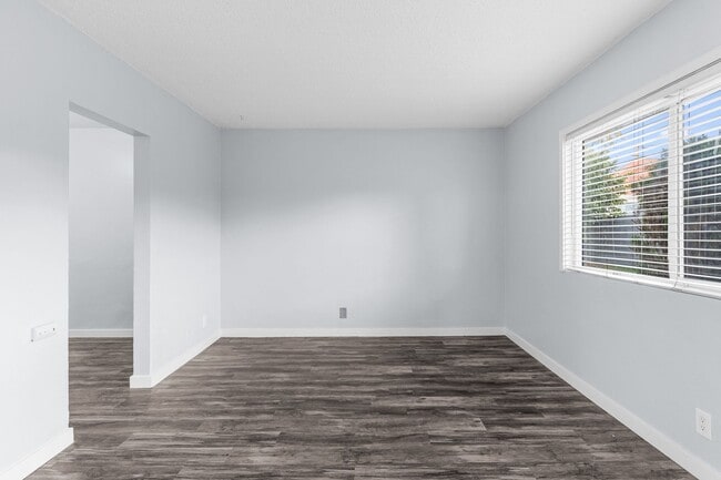 Photo - 925 E 19th St Unit 02