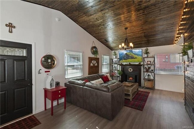 Photo - Move-In Ready 2 Bed / 2 Bath + Bonus Room & Den/Office