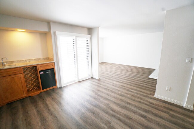 Den - 712 Vallejo Villas