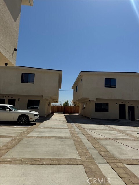 Photo - 908 Lakme Ave