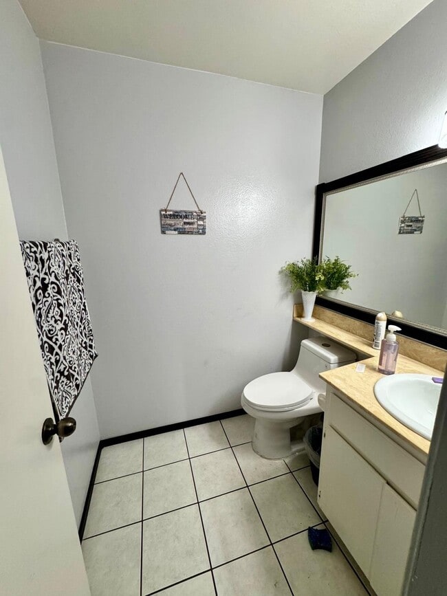 Photo - 580 Portsmouth Dr