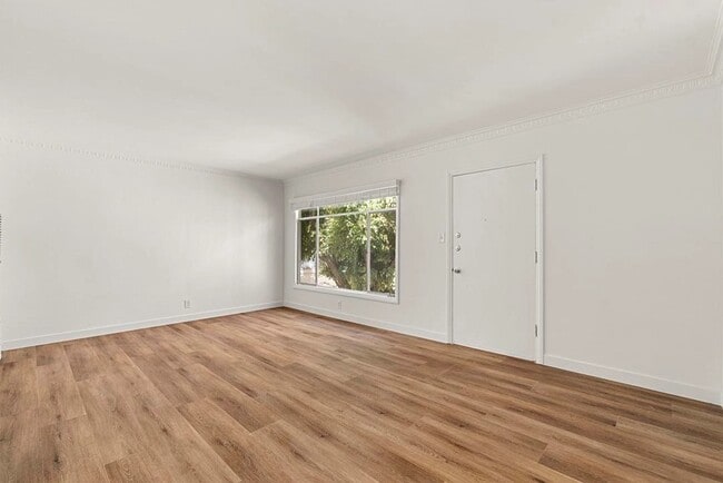 Photo - 349 N Palm Dr Unit 6