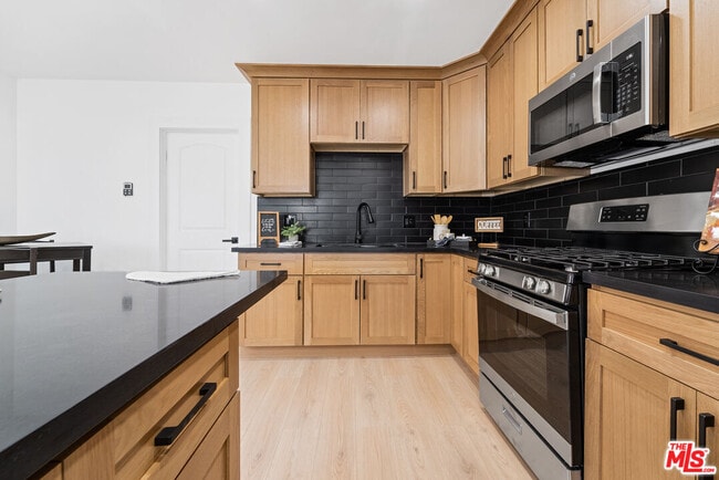 Photo - 11863 Avalon Blvd