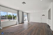 Photo - 20300 Vanowen St
