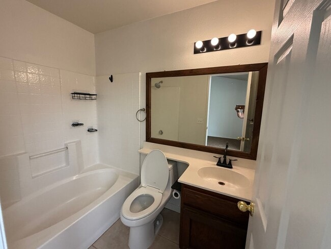 Photo - Hesperia Home, 3 Bedroom's, 2 Bathrooms, New paint, New Carpet,