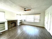 Photo - 855 1/2 W 43rd Pl