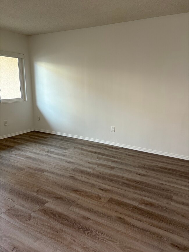 Photo - 5326 Lorna St