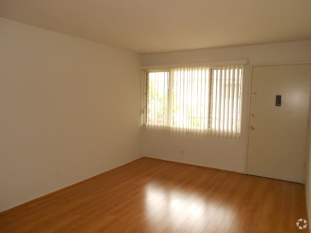 Building Photo - 1457 S Westgate Ave Rental