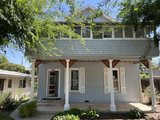 Building Photo - 1025 S Victoria Ave Unit C Rental