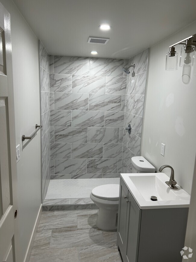 Building Photo - 540 Chestnut St Unit B Rental