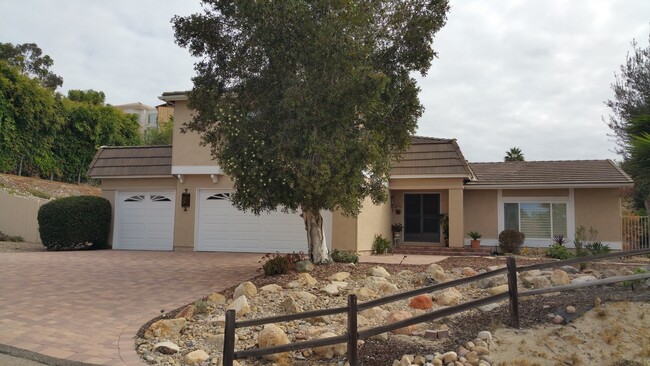 Building Photo - Beautiful Bonita Home, 4 Bedrooms, 2.5 Baths, 3 Car Garage, Pool!