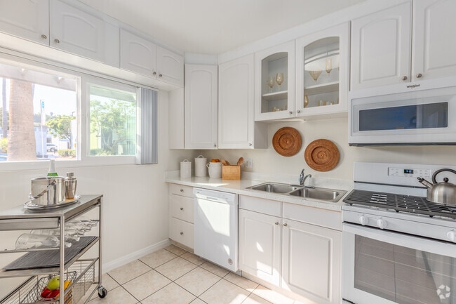 Interior Photo - Loma Palisades Rental