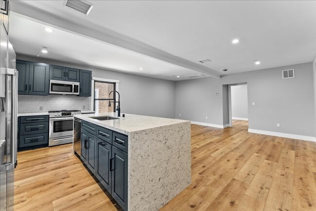 Building Photo - 1182 West Blvd Unit B