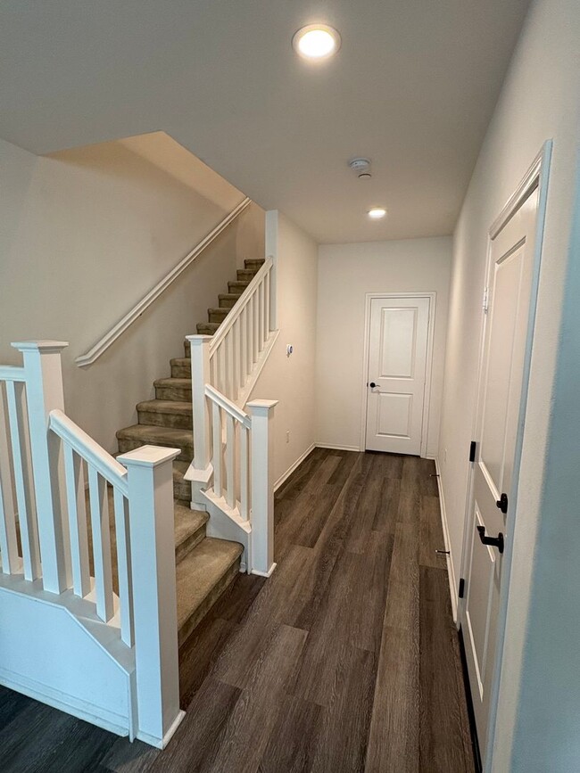 Photo - Beautifully Upgraded 2 Bedroom, 2-Bathroom Condo--Ontario