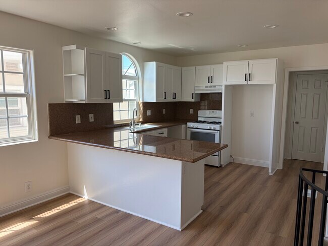 Photo - 3111 Bayview Dr