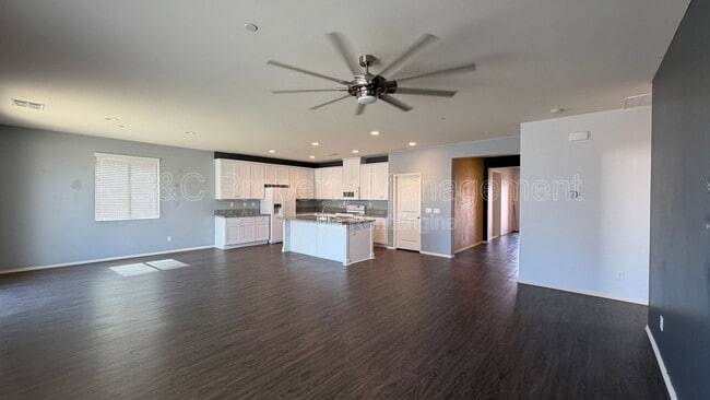 Photo - 2158 Albatross Way