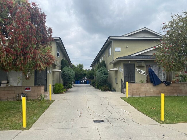 Photo - Lincoln, 5307-5309 Unit 5307 #2